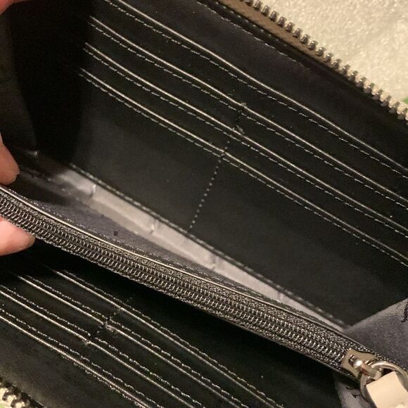 Simply Vera Vera Wang RFID blocking zipper wallet NWT - Picture 4 of 6